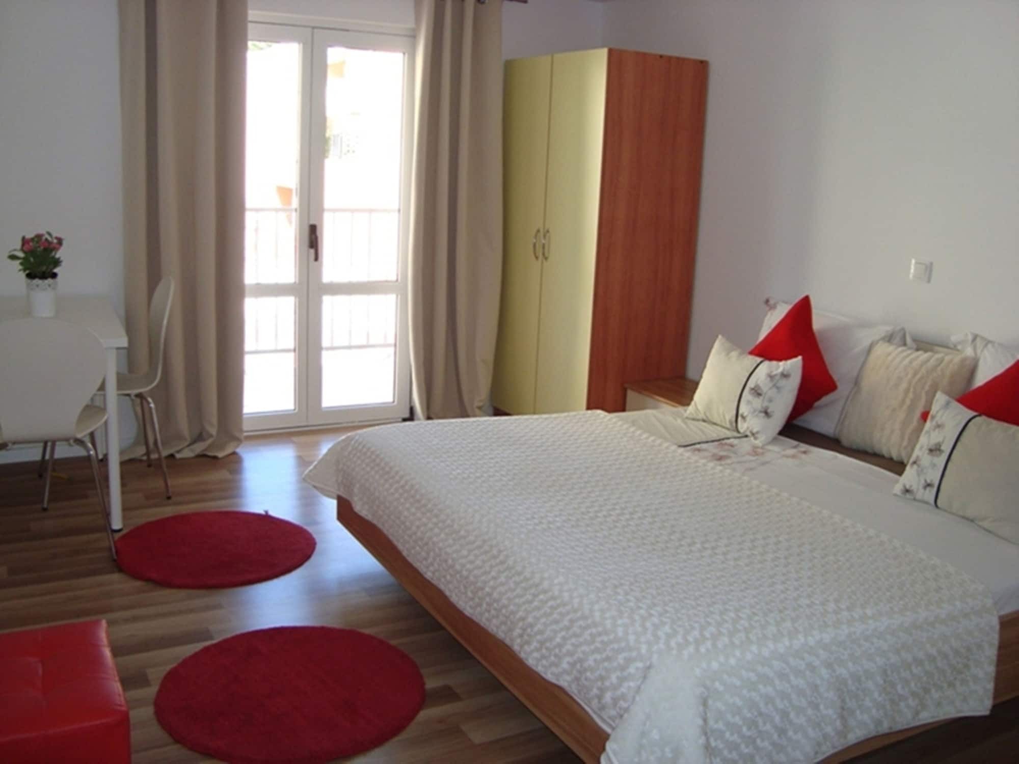Guesthouse Civljak Baška Voda Eksteriør bilde